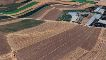 GÜVENAY - ÇORUM İSKİLİP YOLU DELİLER YAKINI 16 DÖNÜM ACİL SATILIK TARLA