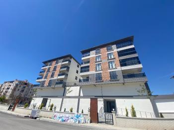 GÜVENAY - ÇORUM  BUHARA ÖZEL HASTANE KARŞISI ANA CADDE ÜZERİ SIFIR 3+1