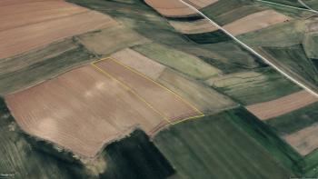 GÜVENAY - ÇORUM CEMİLBEY YOLU ALİKİ BAĞLARI YANINDA 9.515 M² TARLA