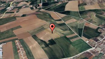 GÜVENAY - ÇORUM CEMİLBEY YOLU ALİKİ BAĞLARI YANINDA 9.515 M² TARLA