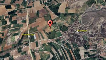 GÜVENAY - ÇORUM CEMİLBEY YOLU ALİKİ BAĞLARI YANINDA 9.515 M² TARLA