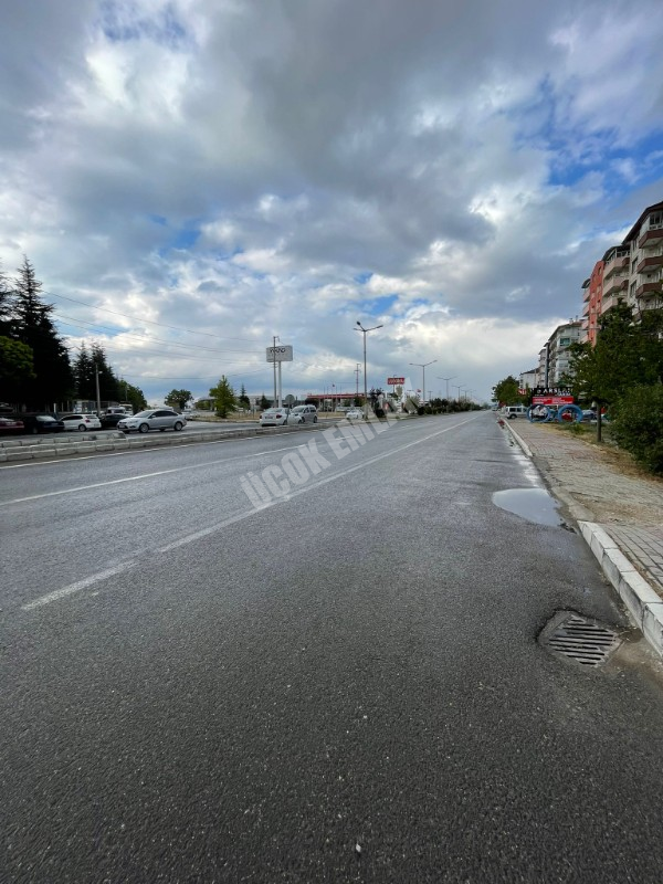 AFYON ÜÇOK EMLAKTAN SAHİPATA MAH DA SATILIK SIFIR AYARINDA 3+1 DAİRE