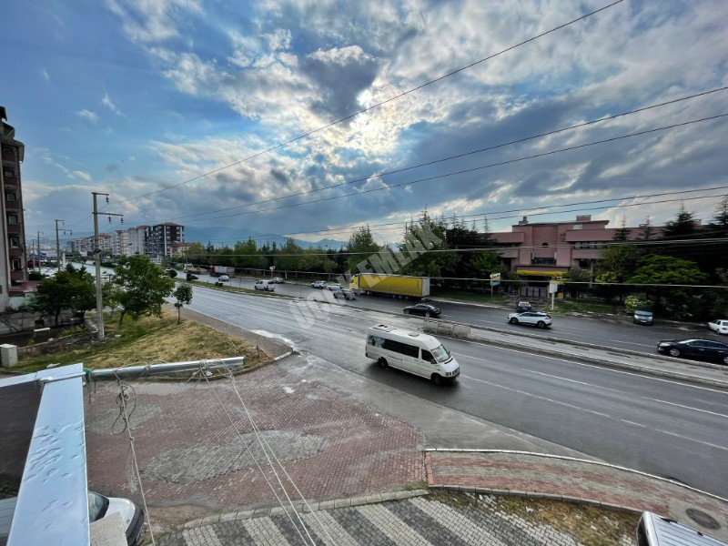AFYON ÜÇOK EMLAKTAN SAHİPATA MAH DA SATILIK SIFIR AYARINDA 3+1 DAİRE