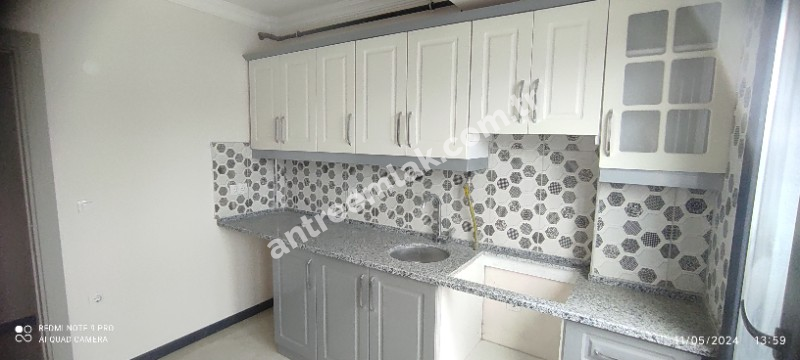 Antre Emlak'tan Satılık  Bahçelievler'de Bozyaka Hastanessi Yakını Doğalgazlı,Asansörlü 2+1 Köşe Sıfır Daire