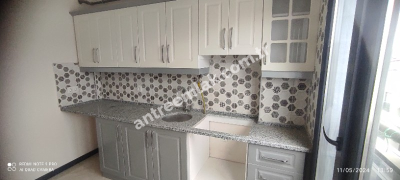 Antre Emlak'tan Satılık  Bahçelievler'de Bozyaka Hastanessi Yakını Doğalgazlı,Asansörlü 2+1 Köşe Sıfır Daire