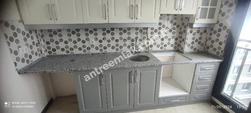 Antre Emlak'tan Satılık  Bahçelievler'de Bozyaka Hastanessi Yakını Doğalgazlı,Asansörlü 2+1 Köşe Sıfır Daire