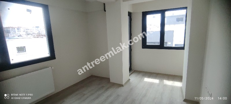 Antre Emlak'tan Satılık  Bahçelievler'de Bozyaka Hastanessi Yakını Doğalgazlı,Asansörlü 2+1 Köşe Sıfır Daire