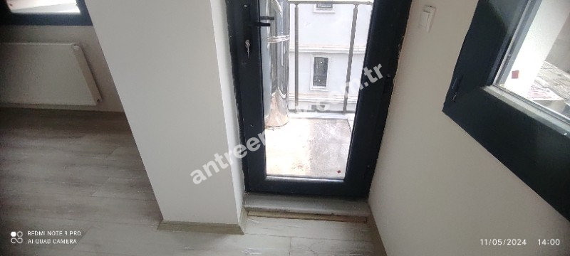 Antre Emlak'tan Satılık  Bahçelievler'de Bozyaka Hastanessi Yakını Doğalgazlı,Asansörlü 2+1 Köşe Sıfır Daire