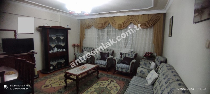 Antre Emlak'tan Satılık Bahçelievler'de Hastane Yanı  3+1,120 M2 Doğalgazlı Bakımlı Arakat Daire
