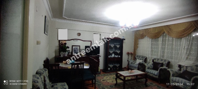 Antre Emlak'tan Satılık Bahçelievler'de Hastane Yanı  3+1,120 M2 Doğalgazlı Bakımlı Arakat Daire