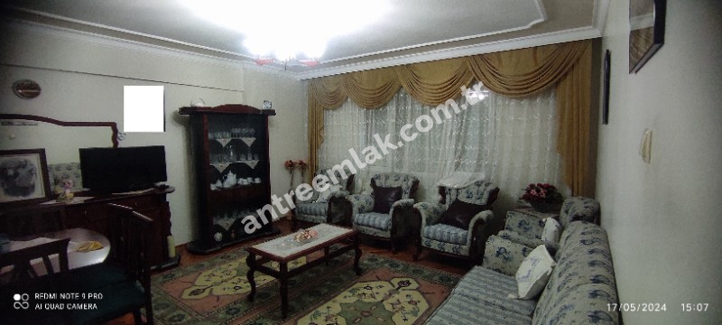 Antre Emlak'tan Satılık Bahçelievler'de Hastane Yanı  3+1,120 M2 Doğalgazlı Bakımlı Arakat Daire