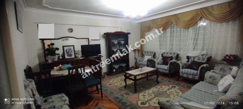 Antre Emlak'tan Satılık Bahçelievler'de Hastane Yanı  3+1,120 M2 Doğalgazlı Bakımlı Arakat Daire