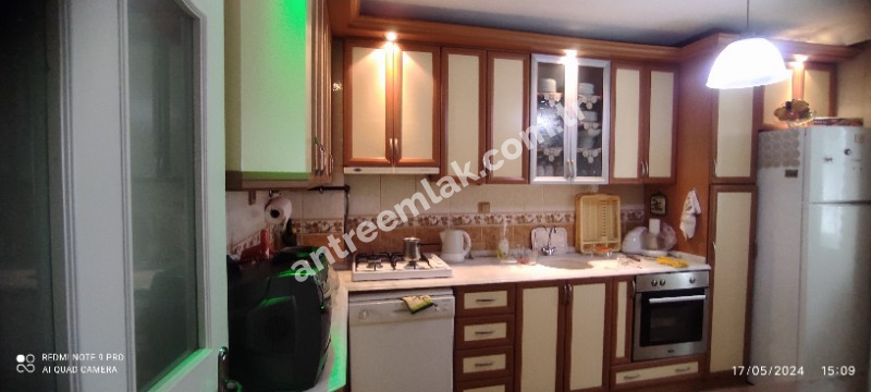 Antre Emlak'tan Satılık Bahçelievler'de Hastane Yanı  3+1,120 M2 Doğalgazlı Bakımlı Arakat Daire