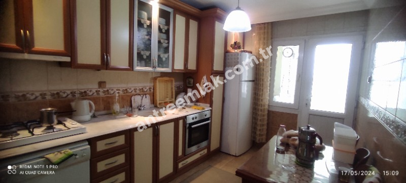 Antre Emlak'tan Satılık Bahçelievler'de Hastane Yanı  3+1,120 M2 Doğalgazlı Bakımlı Arakat Daire
