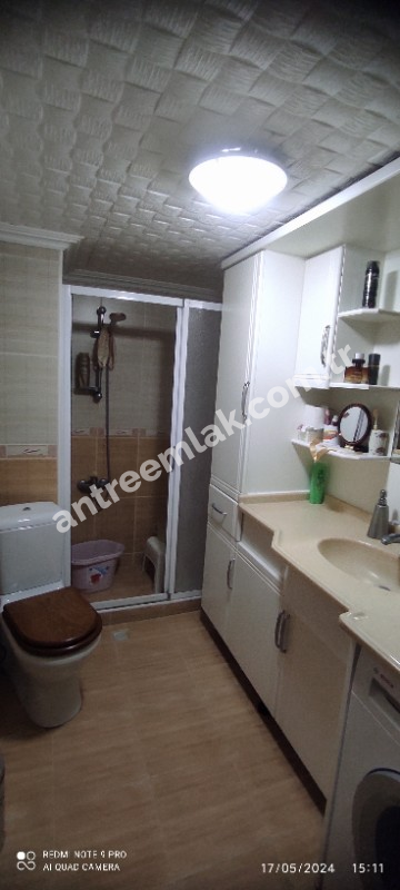 Antre Emlak'tan Satılık Bahçelievler'de Hastane Yanı  3+1,120 M2 Doğalgazlı Bakımlı Arakat Daire
