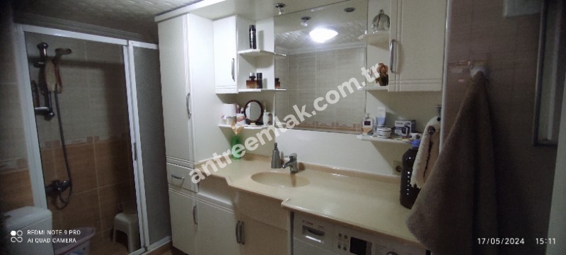 Antre Emlak'tan Satılık Bahçelievler'de Hastane Yanı  3+1,120 M2 Doğalgazlı Bakımlı Arakat Daire
