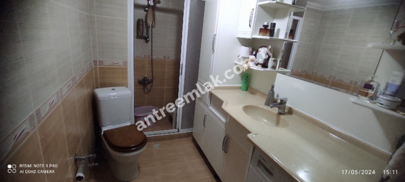 Antre Emlak'tan Satılık Bahçelievler'de Hastane Yanı  3+1,120 M2 Doğalgazlı Bakımlı Arakat Daire