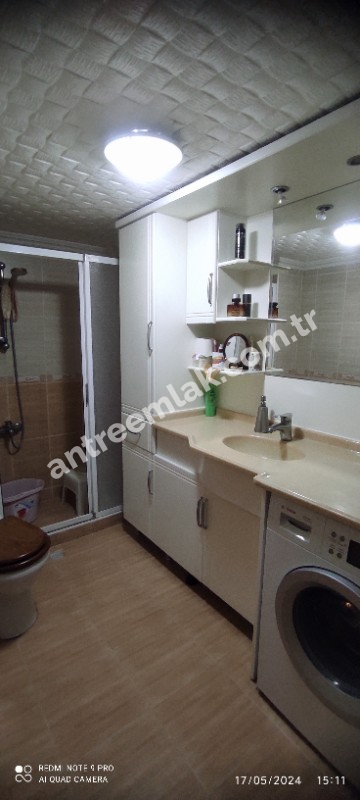 Antre Emlak'tan Satılık Bahçelievler'de Hastane Yanı  3+1,120 M2 Doğalgazlı Bakımlı Arakat Daire