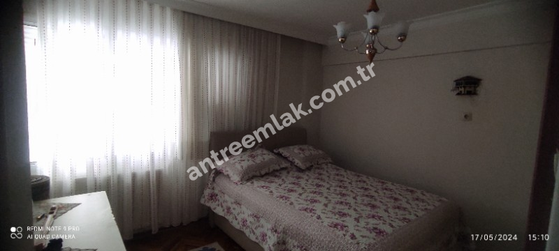 Antre Emlak'tan Satılık Bahçelievler'de Hastane Yanı  3+1,120 M2 Doğalgazlı Bakımlı Arakat Daire