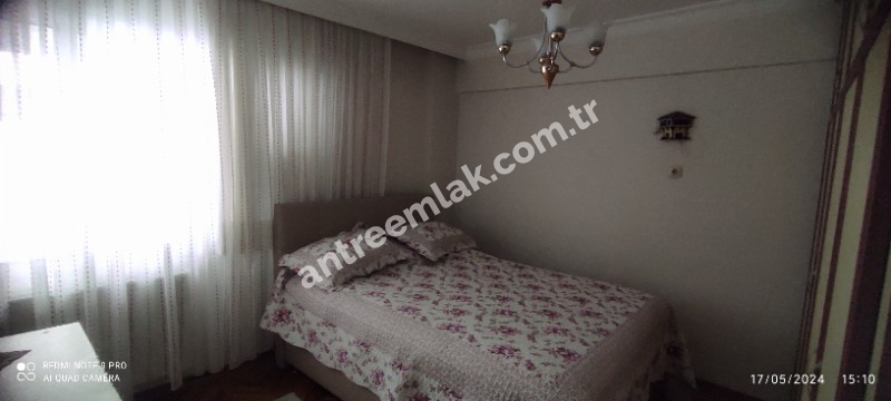 Antre Emlak'tan Satılık Bahçelievler'de Hastane Yanı  3+1,120 M2 Doğalgazlı Bakımlı Arakat Daire