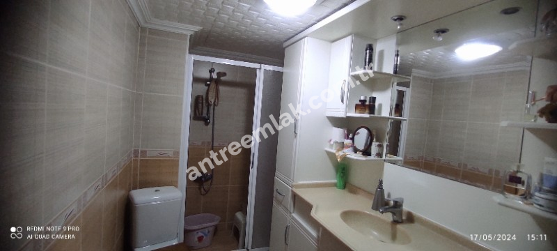 Antre Emlak'tan Satılık Bahçelievler'de Hastane Yanı  3+1,120 M2 Doğalgazlı Bakımlı Arakat Daire