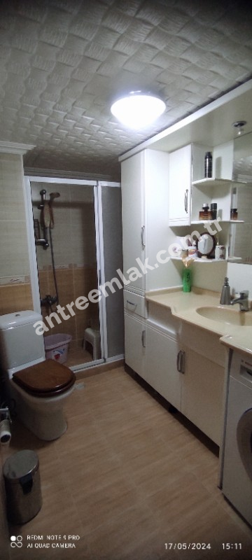 Antre Emlak'tan Satılık Bahçelievler'de Hastane Yanı  3+1,120 M2 Doğalgazlı Bakımlı Arakat Daire