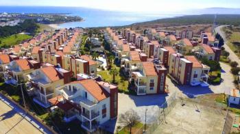 Denize Sıfır Sitede Satılık Villa