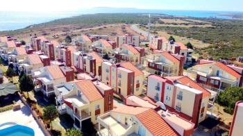 Denize Sıfır Sitede Satılık Villa