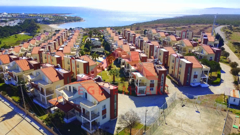 Denize Sıfır Sitede Satılık Villa