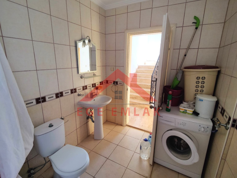 Denize Sıfır Sitede Satılık Villa