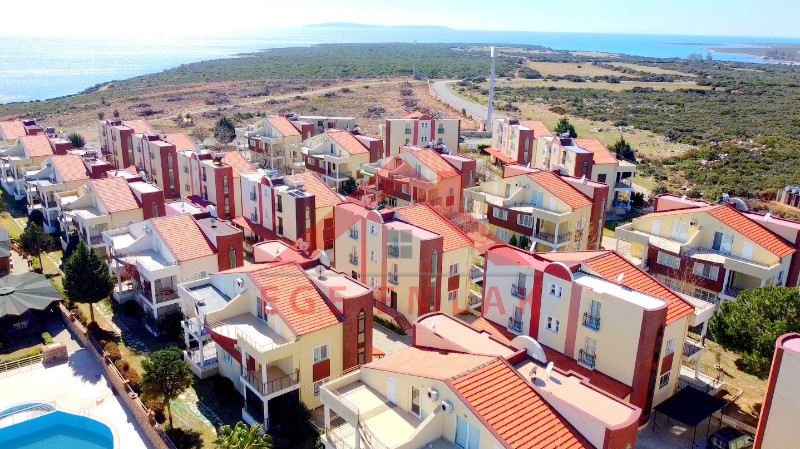 Denize Sıfır Sitede Satılık Villa