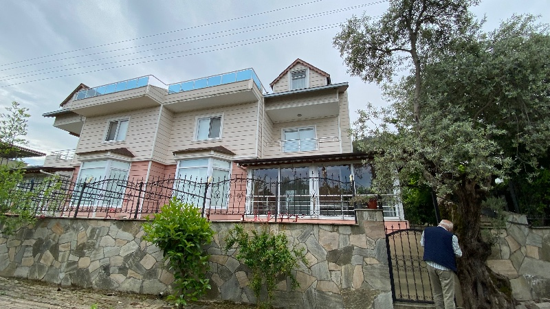 DijitalEmlak’tan Gemlik Kurşunlu’da Deniz Manzaralı Satılık Triplex Villa. 