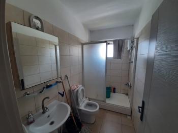 MAĞUSA MARAŞ BÖLGESİNDE OTOPARK ALANLI SATILIK 2+1 DAİRE