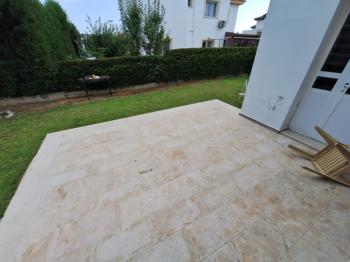 MAĞUSA MUTLUYAKA GİRİŞİNDE KAPALI GARAJ VE BAHÇE ALANLI GENİŞ 4+2 KİRALIK VİLLA