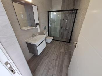 MAĞUSA MUTLUYAKA GİRİŞİNDE KAPALI GARAJ VE BAHÇE ALANLI GENİŞ 4+2 KİRALIK VİLLA