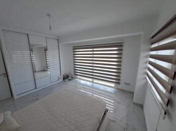 MAĞUSA MUTLUYAKA GİRİŞİNDE KAPALI GARAJ VE BAHÇE ALANLI GENİŞ 4+2 KİRALIK VİLLA