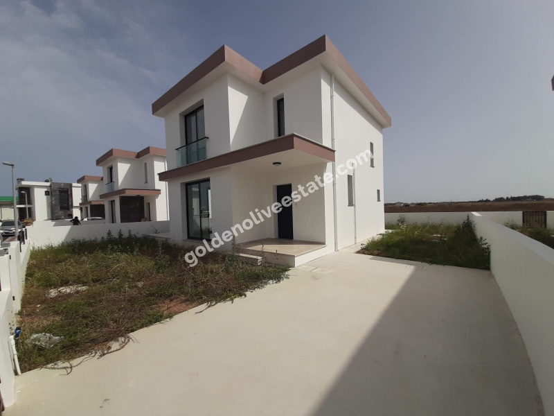 MAĞUSA AYSERGİ BÖLGESİNDE SIFIR BAHÇELİ EŞYASIZ SATILIK 3+1 VİLLA