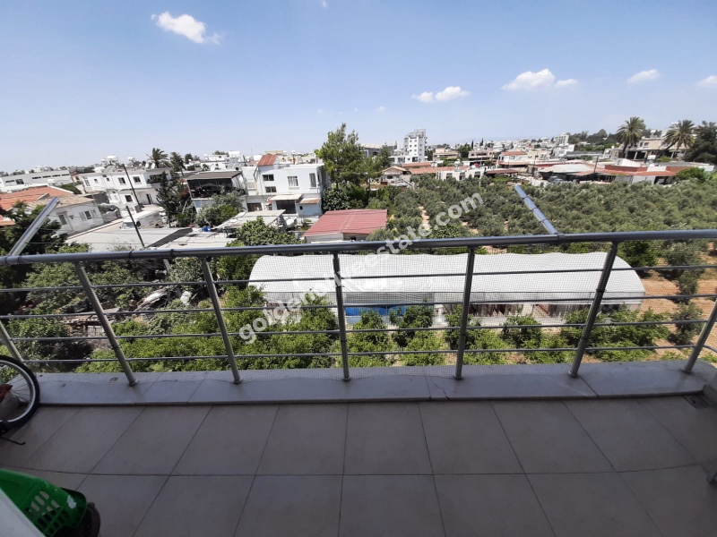 MAĞUSA MARAŞ BÖLGESİNDE OTOPARK ALANLI SATILIK 2+1 DAİRE
