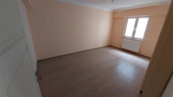 GÜVENAY - ÇORUM BAHABEY VEYSEL KARANİ CAMİİ YANI  2+1 SATILIK DAİRE