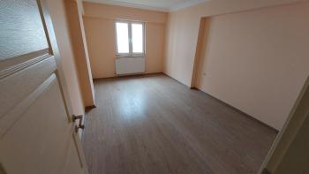 GÜVENAY - ÇORUM BAHABEY VEYSEL KARANİ CAMİİ YANI  2+1 SATILIK DAİRE