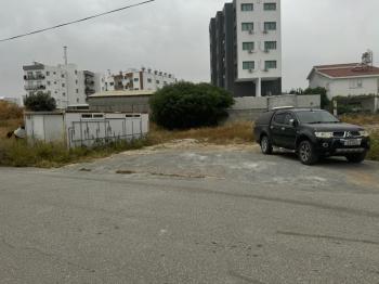 LEFKOŞA GÖNYELİ'DE  APARTMAN İNŞAATINA UYGUN  SATILIK KÖŞE ARSA