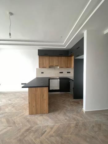 DENİZE VE ANA CADDEYE YÜRÜME MESAFESİNDE SATILIK 1+1! ✓Ortak havuz,spor salonu, restoran,ortak kullanım çatı terası