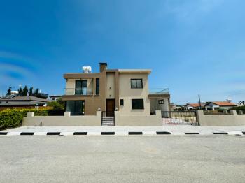 Kıbrıs Girne Çatalköy Bölgesinde Satılık 4+1  Havuzlu Villa