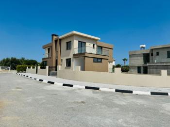 Kıbrıs Girne Çatalköy Bölgesinde Satılık 4+1  Havuzlu Villa