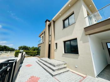 Kıbrıs Girne Çatalköy Bölgesinde Satılık 4+1  Havuzlu Villa
