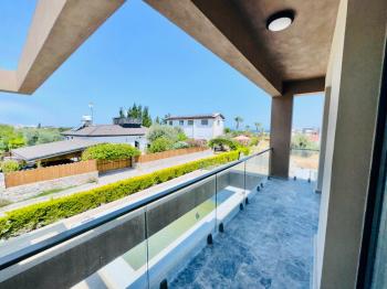 Kıbrıs Girne Çatalköy Bölgesinde Satılık 4+1  Havuzlu Villa