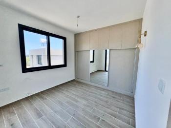 Kıbrıs Girne Çatalköy Bölgesinde Satılık 4+1  Havuzlu Villa