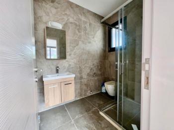 Kıbrıs Girne Çatalköy Bölgesinde Satılık 4+1  Havuzlu Villa