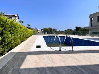 Kıbrıs Girne Çatalköy Bölgesinde Satılık 4+1  Havuzlu Villa