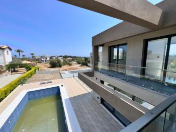Kıbrıs Girne Çatalköy Bölgesinde Satılık 4+1  Havuzlu Villa